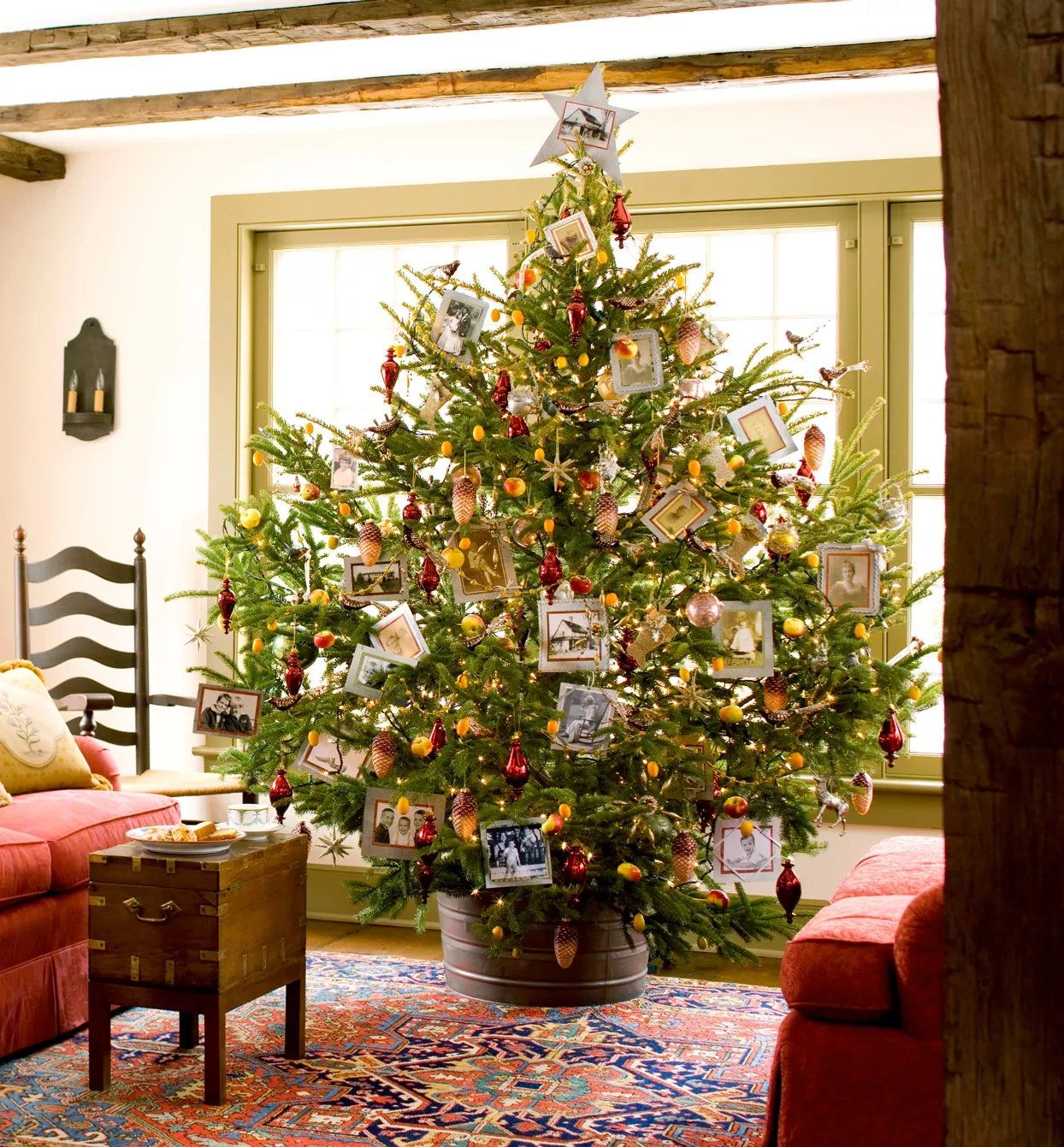 Family Photos Christmas Tree