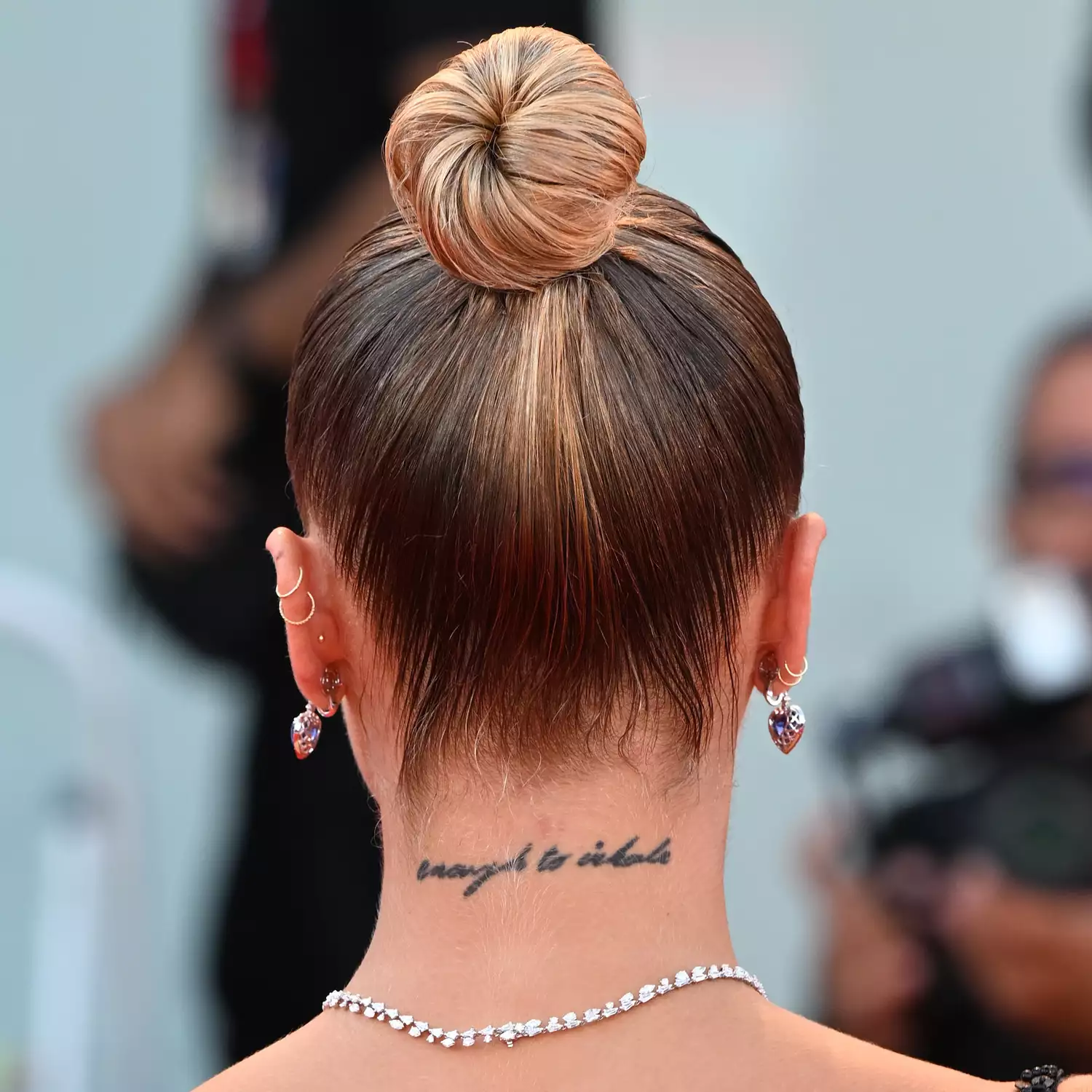 Jasmine Sanders back of neck tattoo