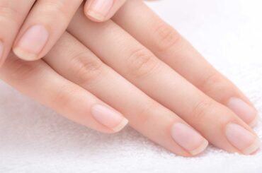 How to Maintain Healthy Nails at Home